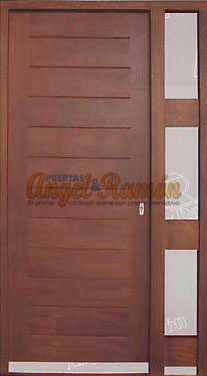 Puerta-moderna-iroko-laterales-calle-exterior-a medida-barata