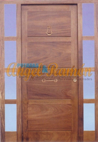 puerta calle moderna pino iroko a medida con fijos madera seguridad