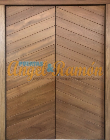 puerta de madera exterior de doble hoja iroko rustica moderna amedida artesanal pino barata oferta exterior rayada vanguardista