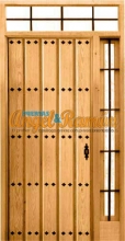 puerta-rustica-calle-madera-entrada-laterales-montante-rejas-forja-clavos-iroko-pino-amedida-emvejecida-oferta-barata-stock
