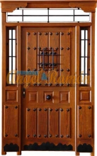 puerta calle-rustica-madera-porton-entrada-laterales.montante-rejas-clavos-forja-tabla-ventanillo.amedida-artesanal.stock-mobila-iroko